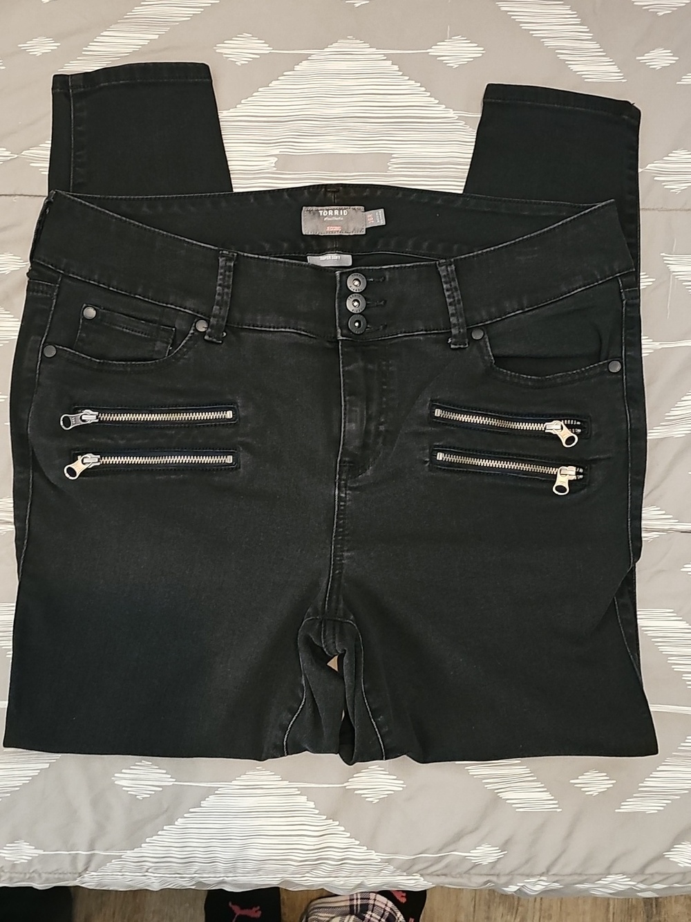 BLACK Torrid Trendy Jeans Jeggings With Zipper Accents